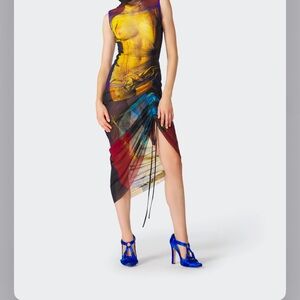 Jean Paul Gaultier dress la robe Drapee statue